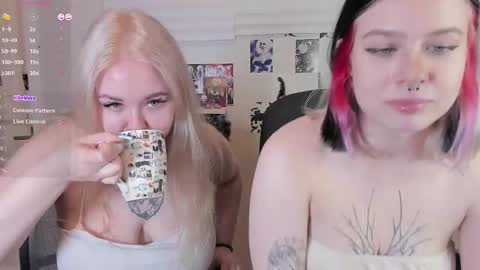 Lina 3 online show from November 2025 01:21:02 PM