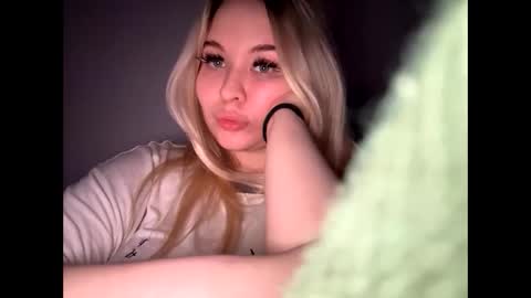 Lina 3 online show from April 2026 05:58:01 PM