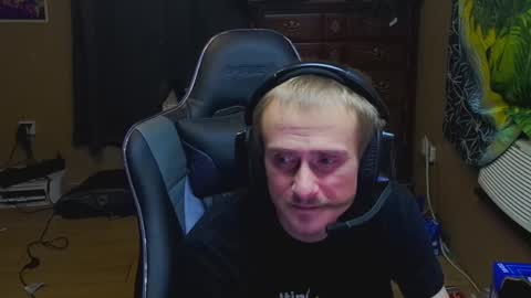 Snapshot of greenlungs8195 chatting on November 2025 05:12:01 PM Greenlungs8195 online show from November 2025 05:12:01 PM