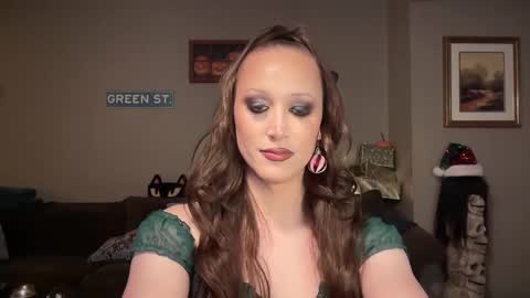 Snapshot of greenxxxqueen chatting on December 2024 09:02:02 AM SexQueen Nikki online show from December 2024 09:02:02 AM