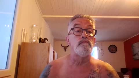 Snapshot of grybear60 chatting on June 2026 06:32:02 AM Grybear online show from June 2026 06:32:02 AM