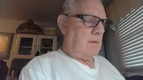 Snapshot of gspotlover1 chatting on November 2025 03:33:02 PM Horny Daddy online show from November 2025 03:33:02 PM