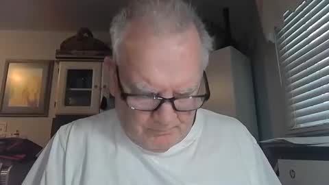 Snapshot of gspotlover1 chatting on January 2026 03:36:01 PM Horny Daddy online show from January 2026 03:36:01 PM