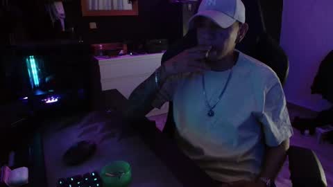 Guayaco  online show from November 2025 01:40:01 AM