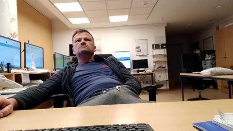 Snapshot of guschidick chatting on October 2025 02:37:02 AM guschidick online show from October 2025 02:37:02 AM