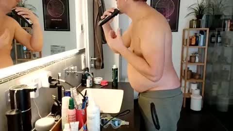 Snapshot of guschidick chatting on November 2025 11:54:02 AM guschidick online show from November 2025 11:54:02 AM