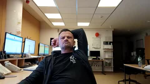 Snapshot of guschidick chatting on November 2025 11:18:01 PM guschidick online show from November 2025 11:18:01 PM