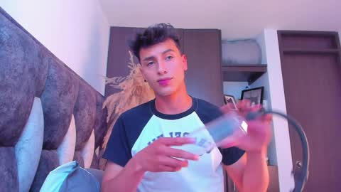 Snapshot of guy_twinks chatting on December 2024 09:35:01 PM Gabriel online show from December 2024 09:35:01 PM