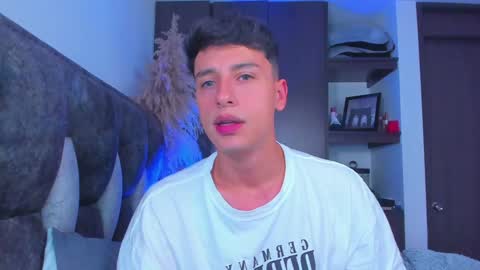 Snapshot of guy_twinks chatting on January 2025 10:34:01 PM Gabriel online show from January 2025 10:34:01 PM