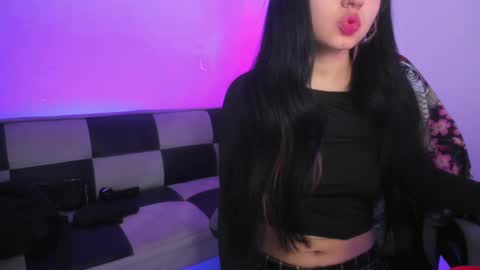 gwenhazel online show from October 2025 11:38:02 AM