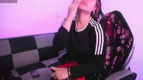 gwenhazel online show from October 2025 12:03:02 PM