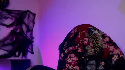 gwenhazel online show from October 2025 11:42:01 AM