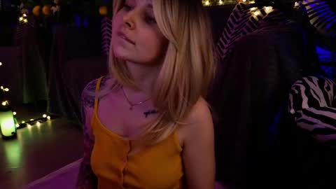 Snapshot of gwenhilton chatting on February 2025 11:50:01 AM gwenhilton online show from February 2025 11:50:01 AM