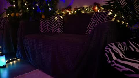 Snapshot of gwenhilton chatting on February 2025 08:54:02 AM gwenhilton online show from February 2025 08:54:02 AM