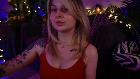 Snapshot of gwenhilton chatting on February 2025 06:48:01 AM gwenhilton online show from February 2025 06:48:01 AM