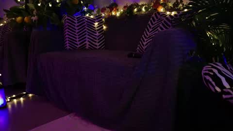 Snapshot of gwenhilton chatting on February 2025 09:11:02 AM gwenhilton online show from February 2025 09:11:02 AM