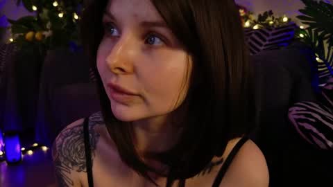 Snapshot of gwenhilton chatting on March 2025 05:38:02 AM gwenhilton online show from March 2025 05:38:02 AM