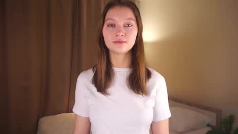 Snapshot of gwennielove chatting on December 2025 05:02:01 AM Molly online show from December 2025 05:02:01 AM