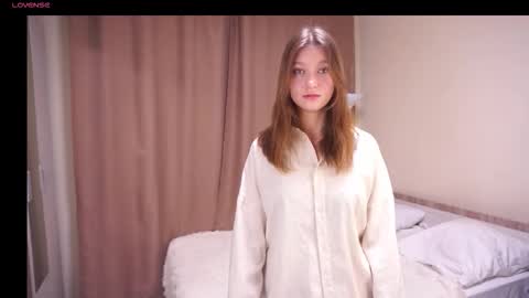 Snapshot of gwennielove chatting on December 2025 05:36:02 AM Molly online show from December 2025 05:36:02 AM