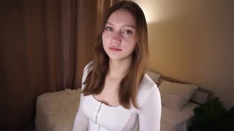 Snapshot of gwennielove chatting on January 2026 05:11:01 AM Molly online show from January 2026 05:11:01 AM