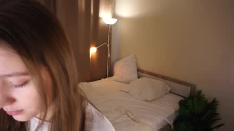 Snapshot of gwennielove chatting on January 2026 05:01:01 AM Molly online show from January 2026 05:01:01 AM