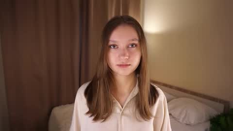 Snapshot of gwennielove chatting on January 2026 05:11:02 AM Molly online show from January 2026 05:11:02 AM