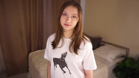 Snapshot of gwennielove chatting on February 2026 05:06:01 AM Molly online show from February 2026 05:06:01 AM