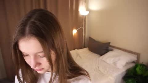 Snapshot of gwennielove chatting on February 2026 05:05:01 AM Molly online show from February 2026 05:05:01 AM