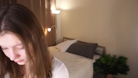 Snapshot of gwennielove chatting on February 2026 05:25:01 AM Molly online show from February 2026 05:25:01 AM