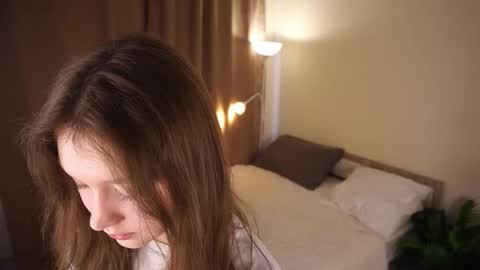 Snapshot of gwennielove chatting on February 2026 05:48:02 AM Molly online show from February 2026 05:48:02 AM