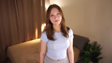 Snapshot of gwennielove chatting on February 2026 05:26:01 AM Molly online show from February 2026 05:26:01 AM