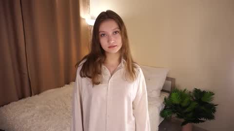 Snapshot of gwennielove chatting on February 2026 05:05:02 AM Molly online show from February 2026 05:05:02 AM