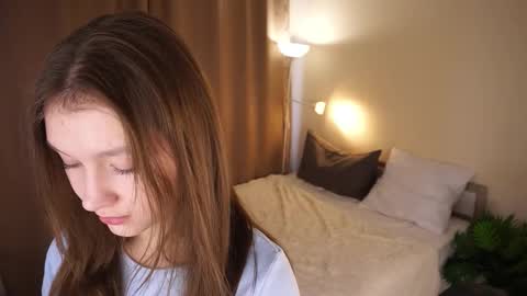 Snapshot of gwennielove chatting on February 2026 05:17:02 AM Molly online show from February 2026 05:17:02 AM