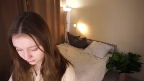 Snapshot of gwennielove chatting on February 2026 05:17:01 AM Molly online show from February 2026 05:17:01 AM