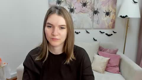 Snapshot of gwensmitt chatting on November 2025 11:18:02 PM gwensmitt online show from November 2025 11:18:02 PM