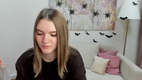 Snapshot of gwensmitt chatting on November 2025 10:42:02 PM gwensmitt online show from November 2025 10:42:02 PM