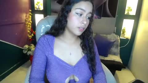 Snapshot of gygy_fox_09 chatting on April 2026 05:52:02 PM gygy_fox_09 online show from April 2026 05:52:02 PM