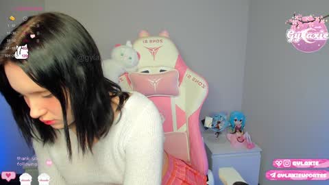 Snapshot of gylaxie chatting on December 2024 09:06:02 AM online show from December 2024 09:06:02 AM