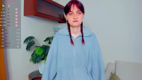 Kelly  Lilly online show from September 2025 06:57:02 PM