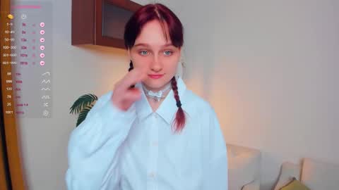 Kelly  Lilly online show from October 2025 07:00:01 PM