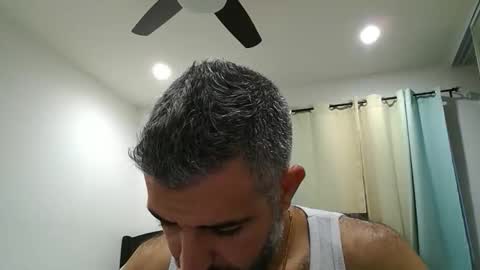 Snapshot of h0nest84 chatting on December 2025 12:04:01 AM h0nest84 online show from December 2025 12:04:01 AM