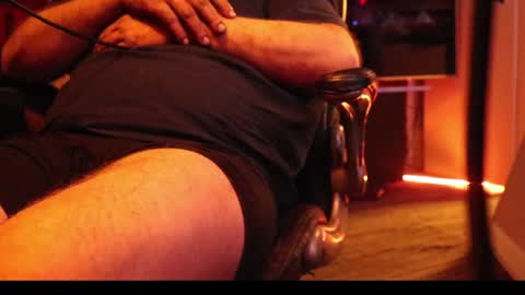 Snapshot of h0tttsteel chatting on December 2024 07:04:02 AM h0tttsteel online show from December 2024 07:04:02 AM