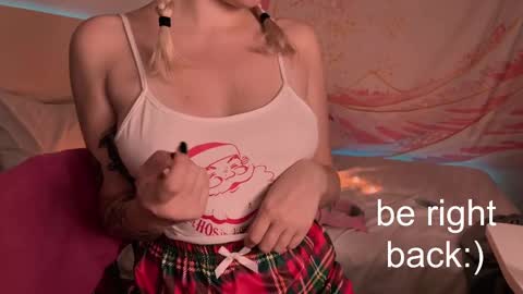 Lana online show from February 2025 07:04:02 PM