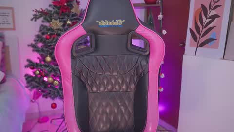 Snapshot of hade_collinss chatting on December 2025 06:56:02 PM Hade online show from December 2025 06:56:02 PM