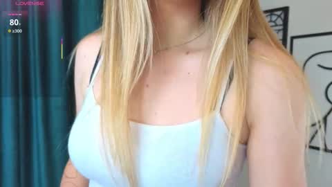 Snapshot of hadleynichols chatting on September 2025 03:00:02 PM Hi Im Rebecca Glad to see you in my room PVT is open online show from September 2025 03:00:02 PM