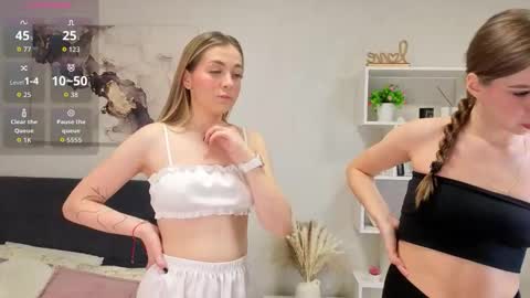 Snapshot of hadleynichols chatting on September 2025 03:04:01 PM Hi Im Rebecca Glad to see you in my room PVT is open online show from September 2025 03:04:01 PM