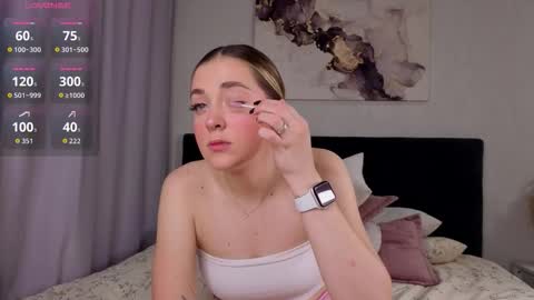 Snapshot of hadleynichols chatting on October 2025 01:19:01 PM Hi Im Rebecca Glad to see you in my room PVT is open online show from October 2025 01:19:01 PM