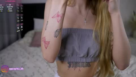 Snapshot of hadleynichols chatting on November 2025 01:08:02 AM Hi Im Rebecca Glad to see you in my room PVT is open online show from November 2025 01:08:02 AM