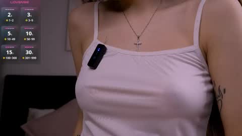 Snapshot of hadleynichols chatting on February 2026 01:42:02 AM Hi Im Rebecca Glad to see you in my room PVT is open online show from February 2026 01:42:02 AM