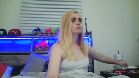 Hailey and d online show from December 2024 12:06:02 AM